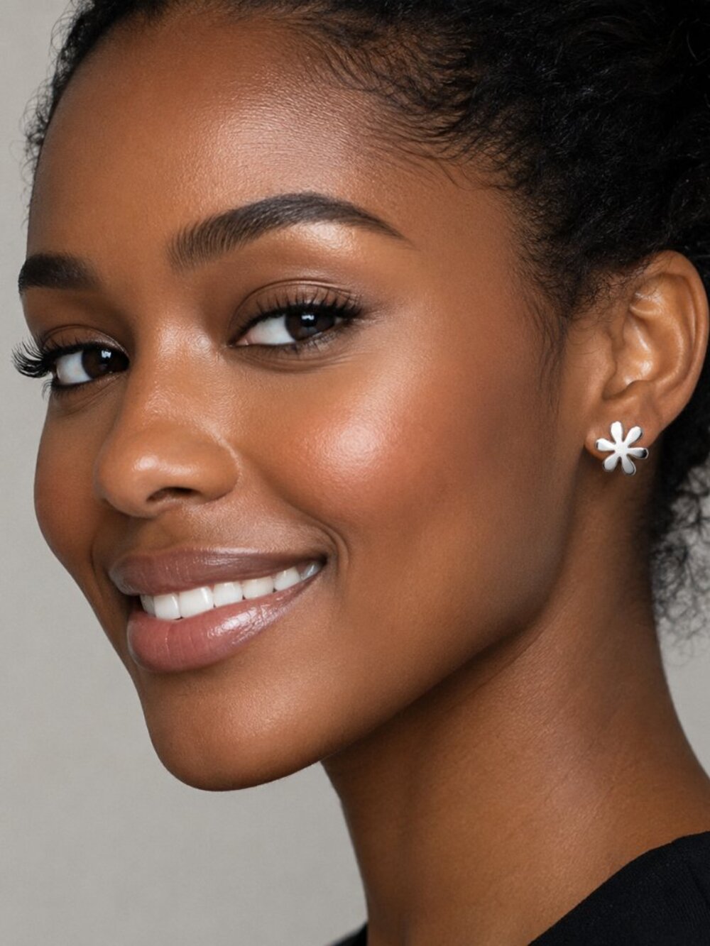 Glossy Hexapetalous Daisy Flowers 925 Silver Needle Studs
